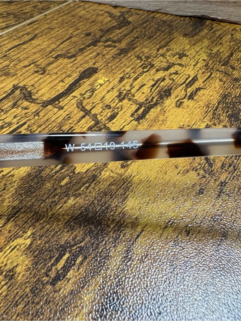 WMP Modern Aviator Sunglasses with Gradient Purple Lenses